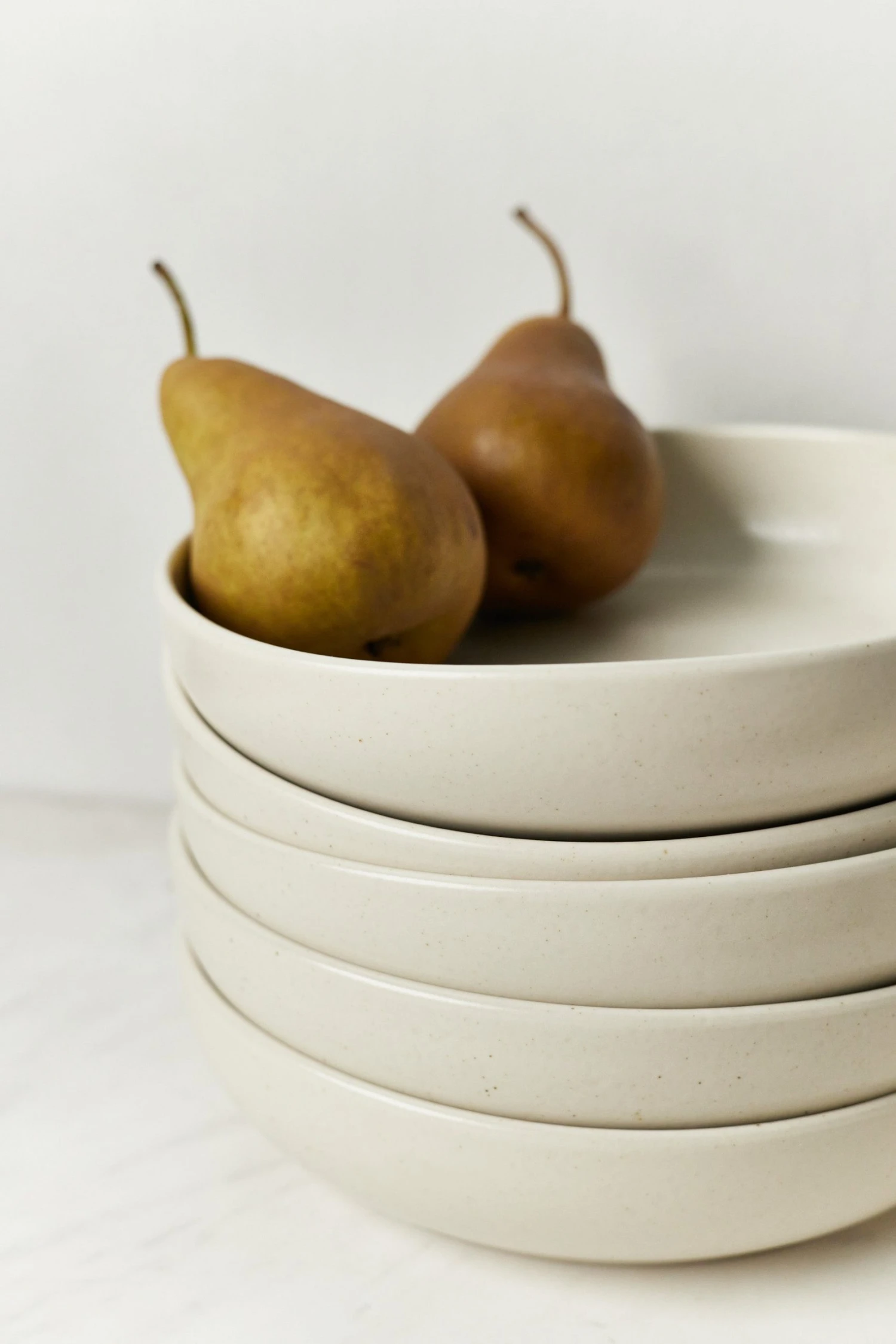 Lulu And Georgia Artful Proportions Collection Casafina Pacifica Dinnerware, Vanilla (18-Piece Set) 4 Lulu And Georgia Artful Proportions Collection Casafina Pacifica Dinnerware, Vanilla (18-Piece Set)